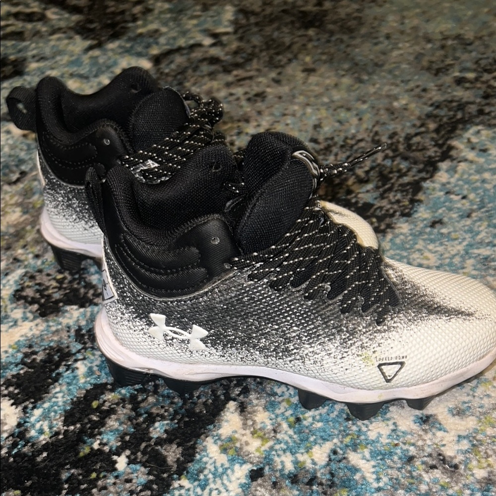 Under Armour Black and White Sneakers Gradient Design